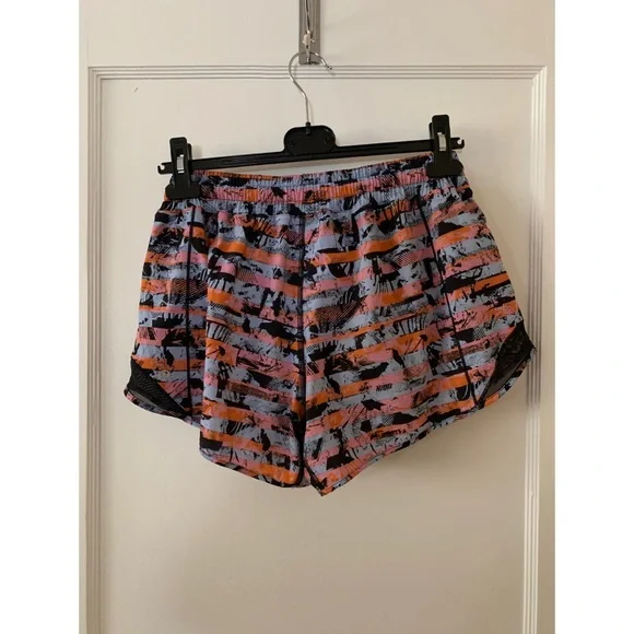 Lululemon Hotty Hot Short II - Picture 2 of 3